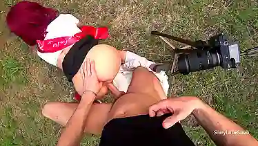 Девушка с большой попой после фотосессии в лесу трахается с фотографом